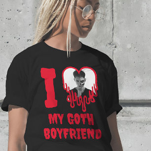 Ik hou van mijn Gothic vriendje druipende rode har T-shirt