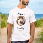 Ik hou van mijn Granddog Grandpa Persoonlijke foto T-shirt<br><div class="desc">Ik hou van mijn groothond! .. Verrassend je favoriete Dog Grandpa deze Vaderdag, Kerstmis of zijn verjaardag met dit superschattige, aangepaste T-shirt. Geef het perfecte cadeautje aan je ouders en grootouders van je honden met dit grappige shirt van het hondenliefje! "I Love My Granddog" met hartvormige foto en een schattige...</div>