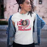 Ik hou van mijn hapfoto t-shirt<br><div class="desc">Op zoek naar een uniek en romantisch geschenk? Kijk niet verder dan deze gewoonte ik hou van mijn foto-shirt van de man! Upload gewoon een foto van uzelf en Zazzle zal deze op een shirt voor u afdrukken. Dit shirt is perfect voor verjaardagen, Valentijnsdag of andere speciale gelegenheden. Bestel er...</div>