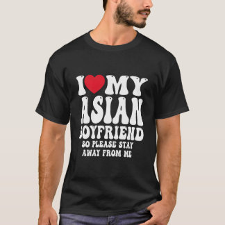 Ik hou van mijn hete Aziatische vriend dus blijf a T-shirt