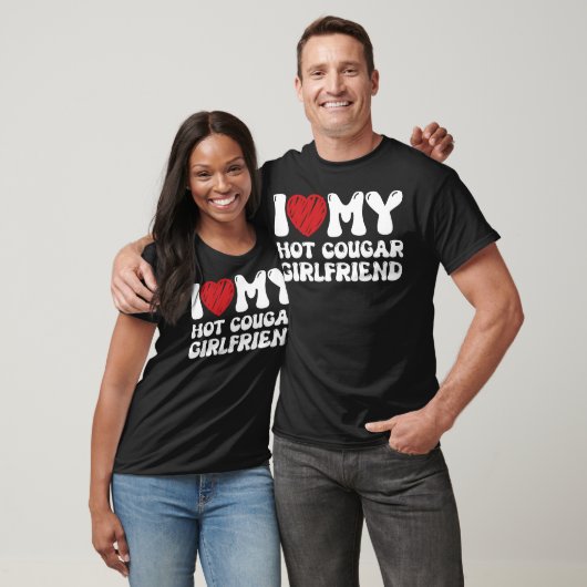 Ik hou van mijn hete cougar vriendin t-shirt (Unisex)