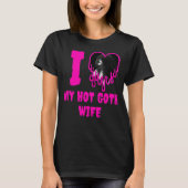 Ik hou van mijn hete Gothic vrouw druipende roze h T-shirt (Voorkant)