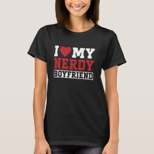 Ik hou van mijn nerd-achtige vriendje koppelaarste t-shirt
