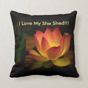 Ik hou van mijn SHE SHED!!! Sierkussen Lotus Cotto