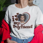 Ik hou van mijn vriend Foto Roze Brown T-shirt<br><div class="desc">Op zoek naar een uniek en romantisch geschenk? Kijk niet verder dan deze gewoonte ik hou van mijn Boyrvriend foto-shirt! Upload gewoon een foto van uzelf en Zazzle zal deze op een shirt voor u afdrukken. Dit shirt is perfect voor verjaardagen, Valentijnsdag of andere speciale gelegenheden. Bestel er vandaag nog...</div>