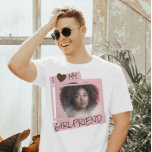 Ik hou van mijn vriendin | Aangepaste foto en teks T-shirt<br><div class="desc">Creëer uw eigen Ik hou van mijn vriendin aangepaste foto tekst T-Shirt met uw gepersonaliseerde handgeschreven tekst. Een stijlvol en modern design in roze en bruine kleuren, voor een speelse en grappige uitstraling. Alle grafische ontwerpelementen kunnen in elke kleur worden aangepast. Het schattige aanpasbare I love my vriendin T-shirt is...</div>