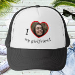 Ik hou van mijn Vriendin Boyvriend Custom Foto Tex Trucker Pet<br><div class="desc">Upload een foto, pas de tekst aan, en creëer gemakkelijk uw gepersonaliseerde honkbalhoed. Klik OP VERDER AANPASSEN om de tekstkleur te wijzigen. U kunt dit ONTWERP overdragen op andere Zazzle producten en het aanpassen om de meeste Zazzle punten te passen. De standaard design van Studio worden gemaakt in high-resolution vectorgrafiek...</div>