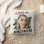 Ik hou van mijn Vriendin Grunge Custom Photo Kussen<br><div class="desc">Geweldig cadeau voor je vriendje! Het gezegde van de fotokussen van de douane ik houd van MIJN VRIENDIN in het sporty grunge typografie afbeelding in een gekneusde koele maskeruitsnede. Eenvoudige en eenvoudige aanpassing!</div>