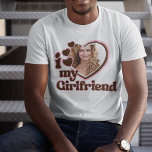 Ik hou van mijn Vriendin Roze bruine foto T-shirt<br><div class="desc">Op zoek naar een uniek en romantisch geschenk? Kijk niet verder dan deze gewoonte ik hou van mijn Vriendin foto-shirt! Upload gewoon een foto van jezelf en we zullen het afdrukken op een shirt voor jou. Dit shirt is perfect voor verjaardagen, Valentijnsdag of andere speciale gelegenheden. Bestel er vandaag nog...</div>