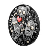 Ik hou van monsters omdat mensen klote zijn dartbord (Voorkant Rechts)