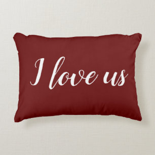 "Ik hou van ons" op Pretty Deep Red Accent Kussen