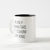 IK HOUD DEZE MOK ALLEEN VAST OM MIJN RING AF TE SH (Voorkant links)