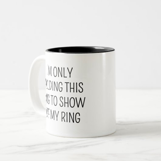 IK HOUD DEZE MOK ALLEEN VAST OM MIJN RING AF TE SH (Voorkant links)