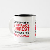 Ik identificeer me als complottheoreticus tweekleurige koffiemok (Voorkant links)