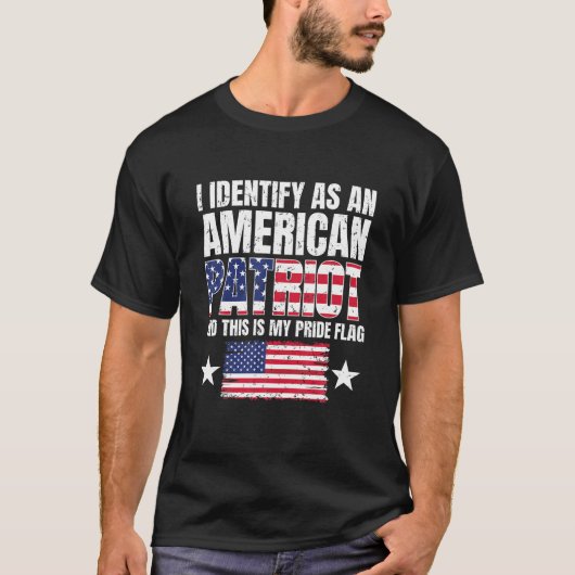 Ik identificeer me als een Amerikaanse patriot en  T-shirt (Voorkant)