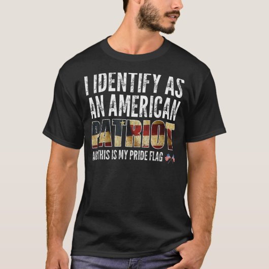 Ik identificeer me als een Amerikaanse patriot en  T-shirt (Voorkant)