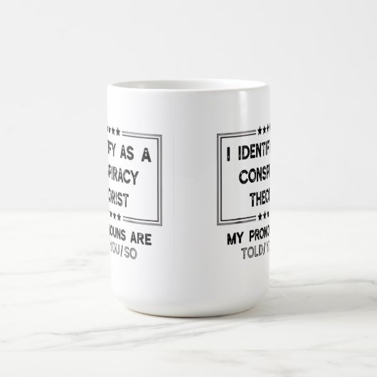 Ik identificeer me als een complottheoreticus koffiemok (Center)