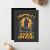 Ik identificeer me als een grafdelver op Halloween Notitiekaartje (Voorkant / Achterkant in situ)