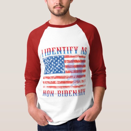 Ik identificeer me als niet-Bidenary American Flag T-shirt (Voorkant)