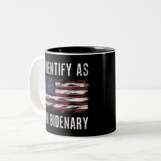 Ik identificeer me als niet-bidenary Patriot Ameri Tweekleurige Koffiemok (Voorkant links)