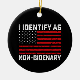 Ik identificeer me als niet-binaire grappige Biden Keramisch Ornament