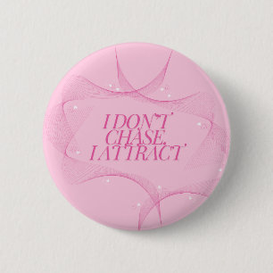 Ik jaag niet, ik trek aan citaat, Roze Ronde Button 5,7 Cm