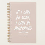 Ik kan alles grappig motivatie roze doen planner<br><div class="desc">Als ik dit jaar kan, kan ik alles doen! Deze motivatie, inspirerend en grappige planner beschikt over deze moderne tekst met een handgeschreven look op een trendy blush roze achtergrond. Perfect voor een witte olifant cadeau of aanmoediging voor iedereen die een zwaar jaar heeft gehad. Ook een geweldig cadeau voor...</div>