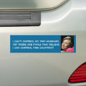 IK KAN MIJN EIGEN HUSBAND NIET CONTROLEREN.... BUMPERSTICKER (Op auto)