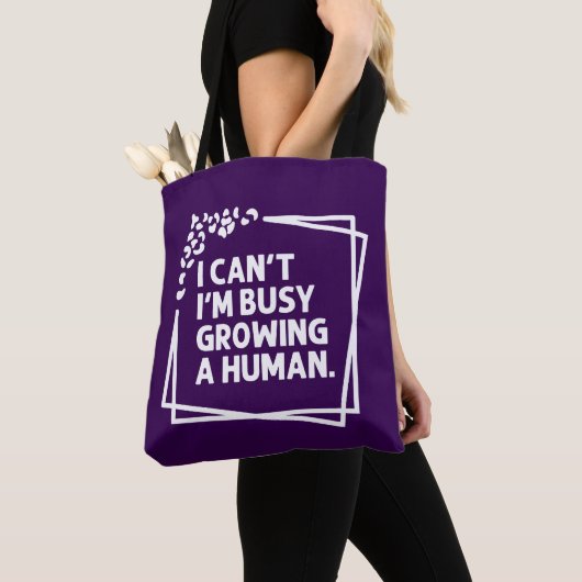 Ik kan niet dat ik bezig ben met het telen van een tote bag (Dichtbij)