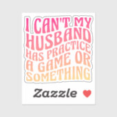 Ik kan niet dat mijn man een spelquote grappig hee sticker (Vel)