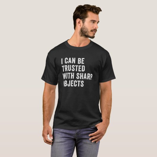 Ik kan worden vertrouwd met Sharp Objects Jokes  T-shirt (Voorkant volledig)