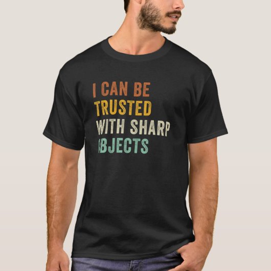 Ik kan worden vertrouwd met Sharp Objects Jokes T-shirt (Voorkant)