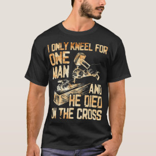 Ik ken maar één Man en hij rijdt op het kruis T-shirt