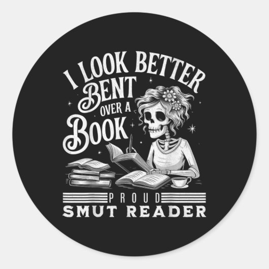 Ik kijk beter gebogen over een boek smut lezer ronde sticker (Voorkant)