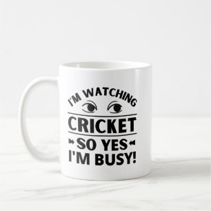 Ik kijk naar cricket, dus ja, ik heb het druk. koffiemok