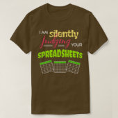 Ik kijk stilletjes naar je spreadsheets in grappig t-shirt (Design voorkant)