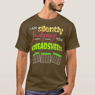 Ik kijk stilletjes naar je spreadsheets in grappig t-shirt