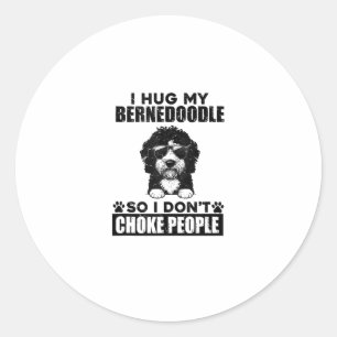 Ik knuffel mijn Bernedoodle zodat ik mensen niet v Ronde Sticker