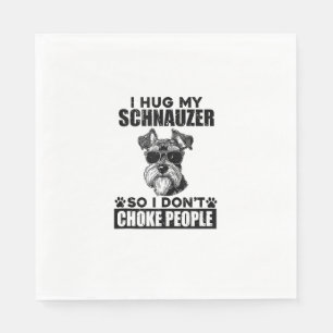 Ik knuffel mijn schnauzer zodat ik mensen niet ver servet