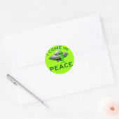 IK KOM IN VREDE - ALIEN RONDE STICKER (Envelop)