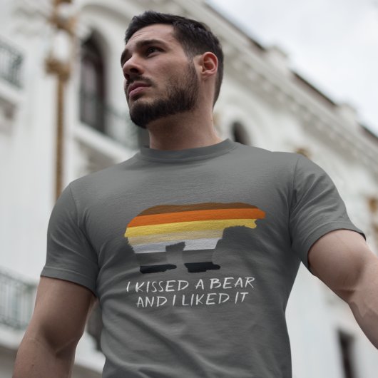 Ik kuste een Beer en ik vond het Gay Flag T-shirt