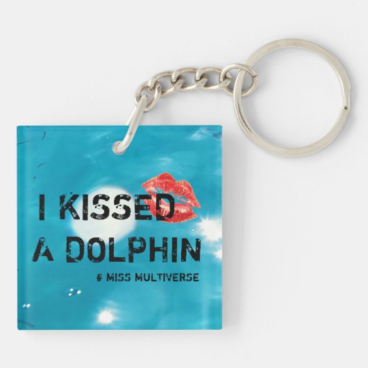 Ik kuste een dolfijn # Miss Multiverse Sleutelhang Sleutelhanger (Achterkant)