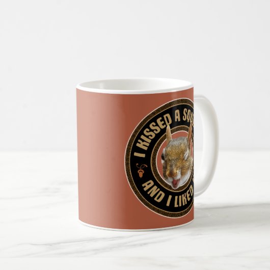 Ik kuste een eekhoorn - grappige parodie koffiemok (Voorkant rechts)