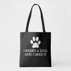 Ik kuste een hond en ik vond het leuk tote bag
