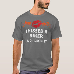 Ik kuste een motorrijder en ik vond het grappig. t-shirt