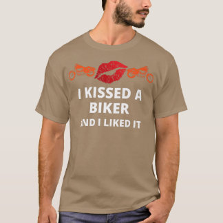 Ik kuste een motorrijder en ik vond het grappig. t-shirt