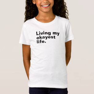 Ik leef mijn oké-leven. grappig basic tekst ontwer t-shirt