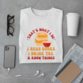 Ik lees boeken Ik drink thee en weet dingen grappi T-shirt