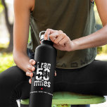 Ik liep 50 mijl Ultramarathon Race Grappig hardlop Waterfles<br><div class="desc">Show iedereen dat je een ultramarathon uitdaging hebt overwonnen met deze leuke gepersonaliseerde waterfles. Met een gedurfde witte typografie en een beetje humor,  is het een aandenken van uw empowerment om 50 mijl en verder te bereiken!</div>