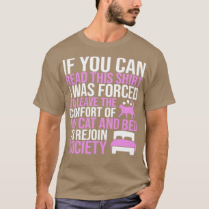 Ik liet mijn kat en bed liggen en dwong om weer de t-shirt